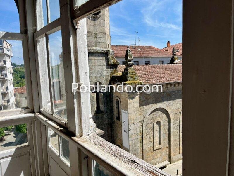 EDIFICIO SINGULAR DE 380 m2 CON FACHADAS A TRES CALLES Y POSIBILIDAD DE AMPLIAR UNA ALTURA EN PLENO CENTRO DE O CARBALLIÑO (OURENSE)