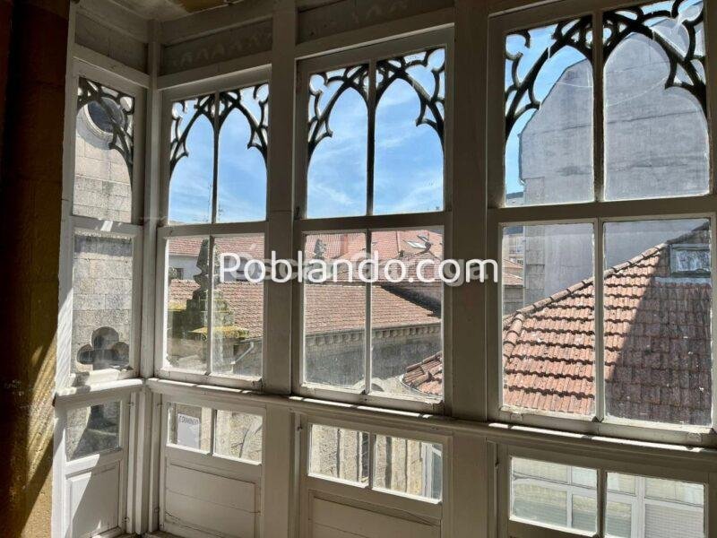 EDIFICIO SINGULAR DE 380 m2 CON FACHADAS A TRES CALLES Y POSIBILIDAD DE AMPLIAR UNA ALTURA EN PLENO CENTRO DE O CARBALLIÑO (OURENSE)