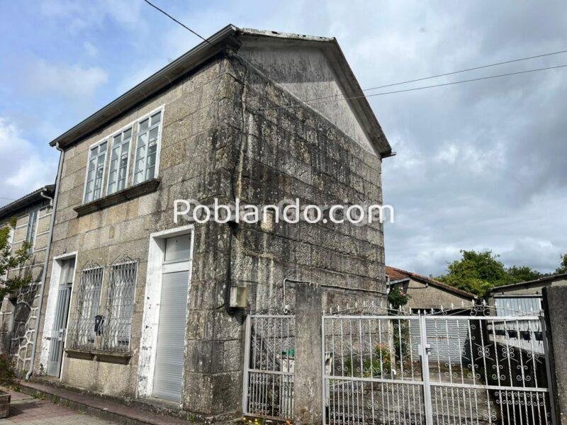CASA DE PUEBLO GALLEGA, CON FINCA COLINDANTE, GARAJE, PLANTA BAJA Y DOS PLANTAS ALTAS. A TOLDA, CARBALLEDO (LUGO)