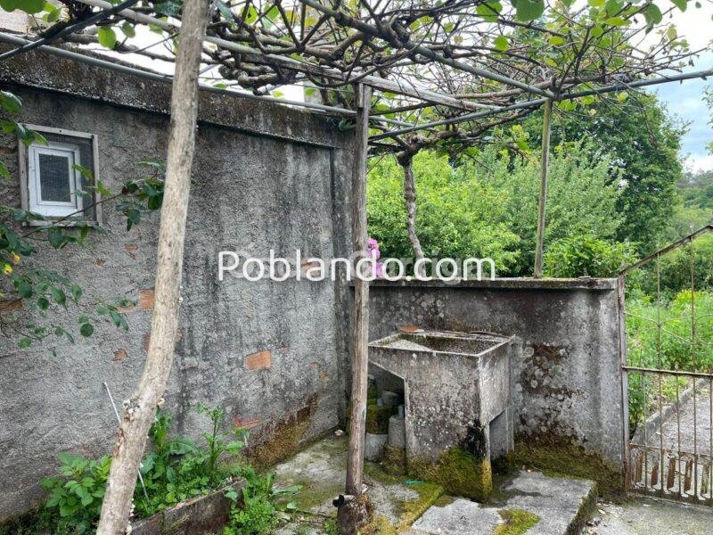 CASA DE PUEBLO GALLEGA, CON FINCA COLINDANTE, GARAJE, PLANTA BAJA Y DOS PLANTAS ALTAS. A TOLDA, CARBALLEDO (LUGO)
