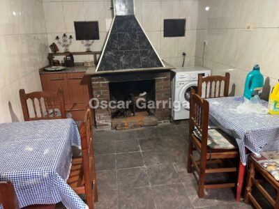 CASA DE PUEBLO GALLEGA, CON FINCA COLINDANTE, GARAJE, PLANTA BAJA Y DOS PLANTAS ALTAS. A TOLDA, CARBALLEDO (LUGO)