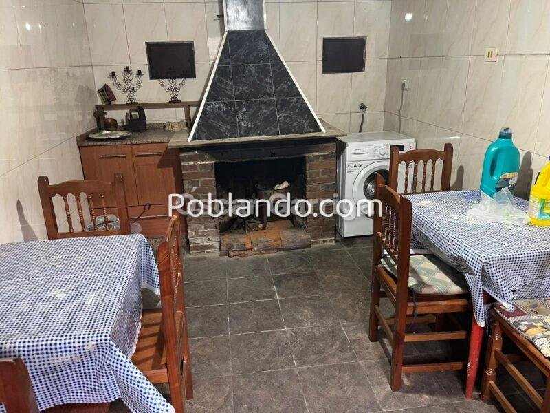 CASA DE PUEBLO GALLEGA, CON FINCA COLINDANTE, GARAJE, PLANTA BAJA Y DOS PLANTAS ALTAS. A TOLDA, CARBALLEDO (LUGO)