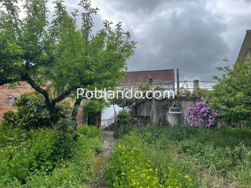 CASA DE PUEBLO GALLEGA, CON FINCA COLINDANTE, GARAJE, PLANTA BAJA Y DOS PLANTAS ALTAS. A TOLDA, CARBALLEDO (LUGO)