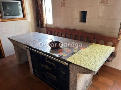 CASA DEL RURAL, FORMADA POR DOS CUERPOS DE CONSTRUCCIÓN, Y PEQUEÑA FINCA COLINDANTE. REGISTRADA. A TOLDA, CARBALLEDO (LUGO)