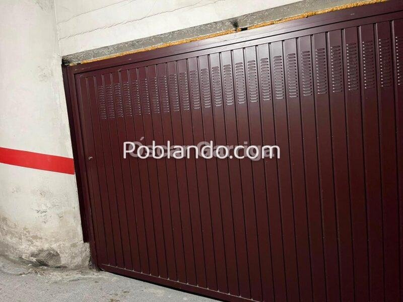 Te presentamos este magnífico dúplex de 140 m² situado en A Barrela, Carballedo (Lugo), una ubicación perfecta para quienes buscan calidad de vida sin renunciar a la cercanía de los servicios.