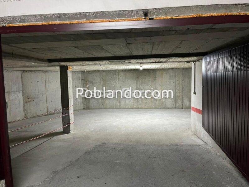 Te presentamos este magnífico dúplex de 140 m² situado en A Barrela, Carballedo (Lugo), una ubicación perfecta para quienes buscan calidad de vida sin renunciar a la cercanía de los servicios.