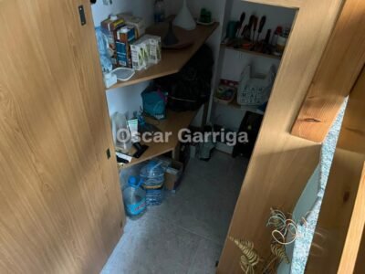 Te presentamos este magnífico dúplex de 140 m² situado en A Barrela, Carballedo (Lugo), una ubicación perfecta para quienes buscan calidad de vida sin renunciar a la cercanía de los servicios.