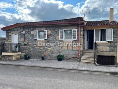 En el corazón de Quintela de Leirado (Ourense) te espera esta amplia vivienda de 243 m², perfecta para quienes buscan tranquilidad, espacio y calidad de vida, sin renunciar a todos los servicios