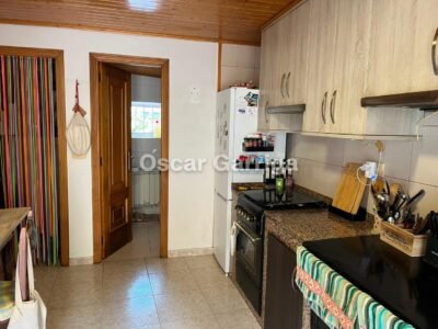 En el corazón de Quintela de Leirado (Ourense) te espera esta amplia vivienda de 243 m², perfecta para quienes buscan tranquilidad, espacio y calidad de vida, sin renunciar a todos los servicios