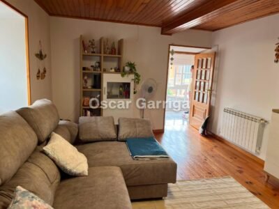 En el corazón de Quintela de Leirado (Ourense) te espera esta amplia vivienda de 243 m², perfecta para quienes buscan tranquilidad, espacio y calidad de vida, sin renunciar a todos los servicios