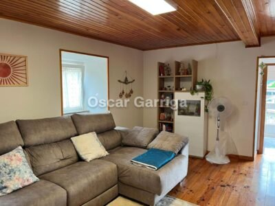 En el corazón de Quintela de Leirado (Ourense) te espera esta amplia vivienda de 243 m², perfecta para quienes buscan tranquilidad, espacio y calidad de vida, sin renunciar a todos los servicios