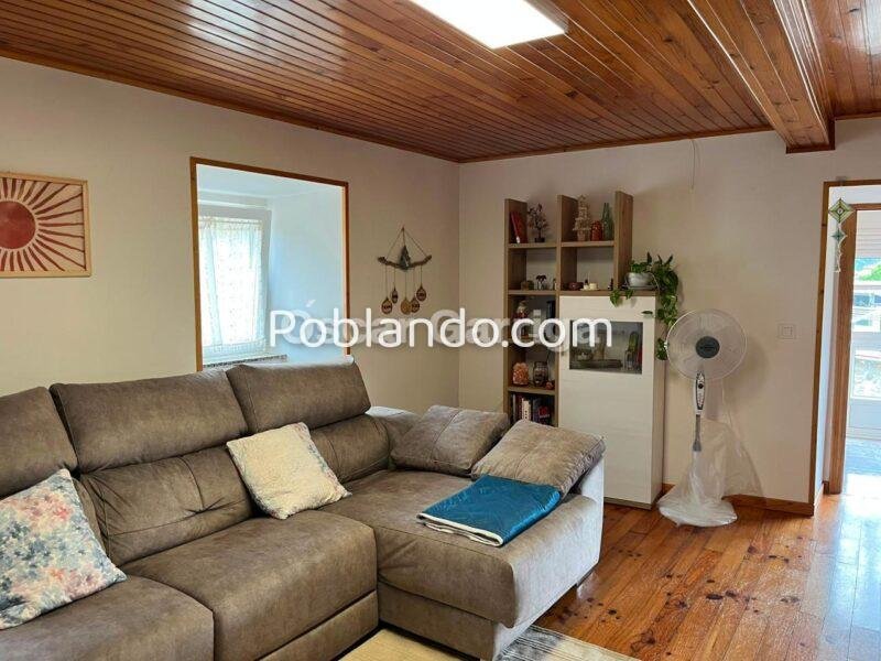 En el corazón de Quintela de Leirado (Ourense) te espera esta amplia vivienda de 243 m², perfecta para quienes buscan tranquilidad, espacio y calidad de vida, sin renunciar a todos los servicios