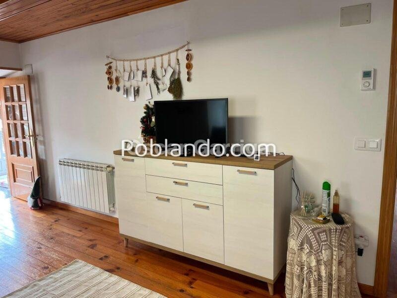 En el corazón de Quintela de Leirado (Ourense) te espera esta amplia vivienda de 243 m², perfecta para quienes buscan tranquilidad, espacio y calidad de vida, sin renunciar a todos los servicios