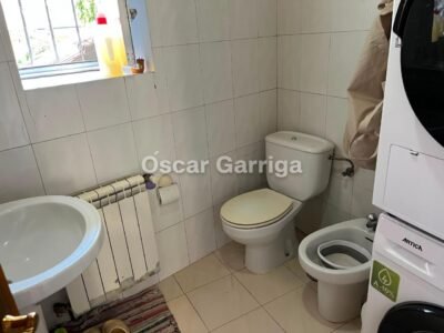 En el corazón de Quintela de Leirado (Ourense) te espera esta amplia vivienda de 243 m², perfecta para quienes buscan tranquilidad, espacio y calidad de vida, sin renunciar a todos los servicios