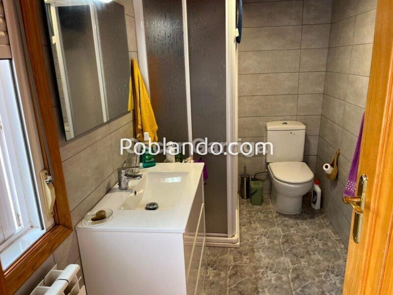 En el corazón de Quintela de Leirado (Ourense) te espera esta amplia vivienda de 243 m², perfecta para quienes buscan tranquilidad, espacio y calidad de vida, sin renunciar a todos los servicios