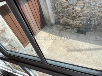 En el corazón de Quintela de Leirado (Ourense) te espera esta amplia vivienda de 243 m², perfecta para quienes buscan tranquilidad, espacio y calidad de vida, sin renunciar a todos los servicios
