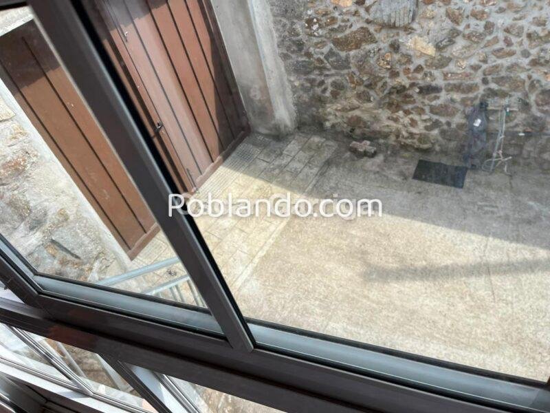 En el corazón de Quintela de Leirado (Ourense) te espera esta amplia vivienda de 243 m², perfecta para quienes buscan tranquilidad, espacio y calidad de vida, sin renunciar a todos los servicios