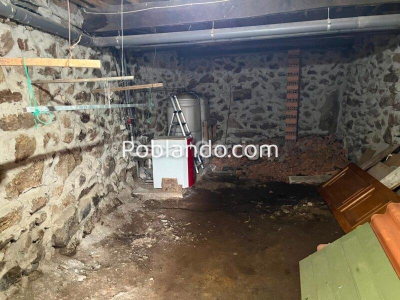 En el corazón de Quintela de Leirado (Ourense) te espera esta amplia vivienda de 243 m², perfecta para quienes buscan tranquilidad, espacio y calidad de vida, sin renunciar a todos los servicios