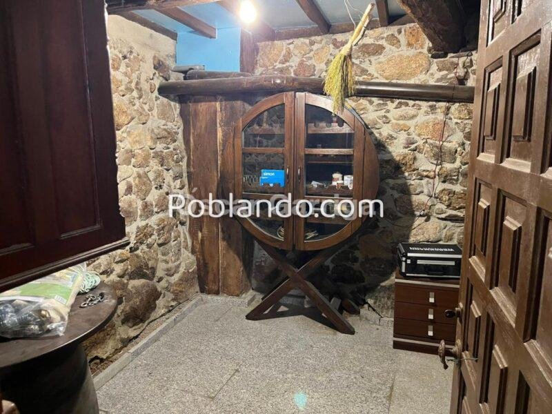 En el corazón de Quintela de Leirado (Ourense) te espera esta amplia vivienda de 243 m², perfecta para quienes buscan tranquilidad, espacio y calidad de vida, sin renunciar a todos los servicios