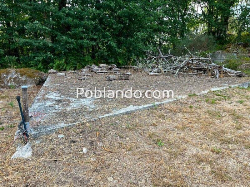 En Porto de Eguas (O Carballiño - Ourense) te presentamos esta vivienda de piedra tradicional para reforma integral, situada sobre una parcela de 1.700 m²