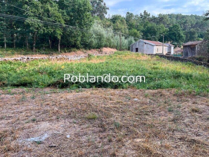 En Porto de Eguas (O Carballiño - Ourense) te presentamos esta vivienda de piedra tradicional para reforma integral, situada sobre una parcela de 1.700 m²
