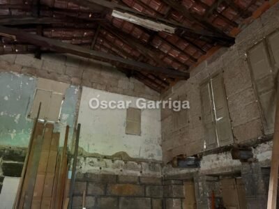En Porto de Eguas (O Carballiño - Ourense) te presentamos esta vivienda de piedra tradicional para reforma integral, situada sobre una parcela de 1.700 m²