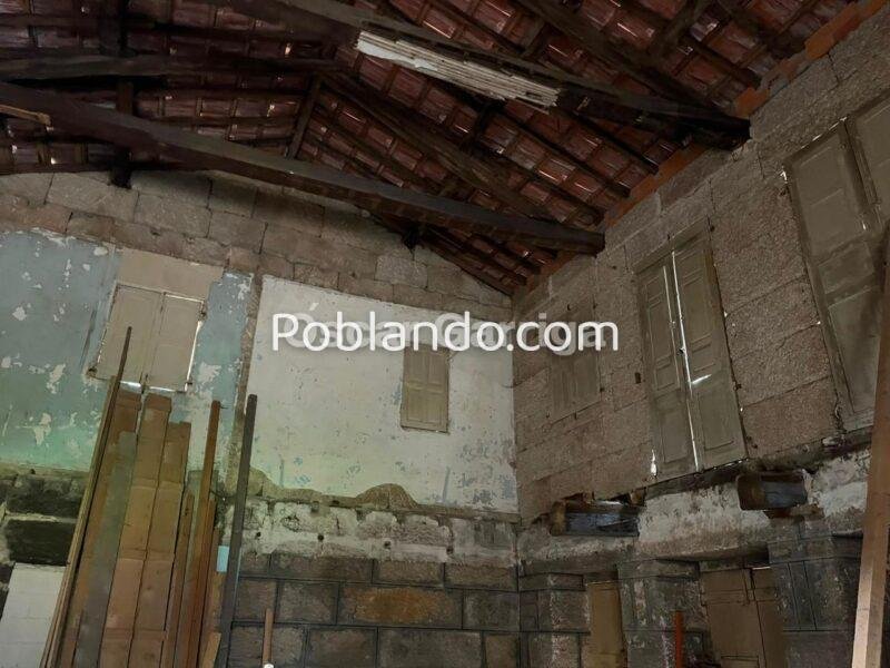 En Porto de Eguas (O Carballiño - Ourense) te presentamos esta vivienda de piedra tradicional para reforma integral, situada sobre una parcela de 1.700 m²