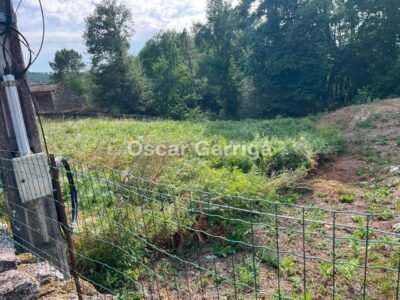 En Porto de Eguas (O Carballiño - Ourense) te presentamos esta vivienda de piedra tradicional para reforma integral, situada sobre una parcela de 1.700 m²