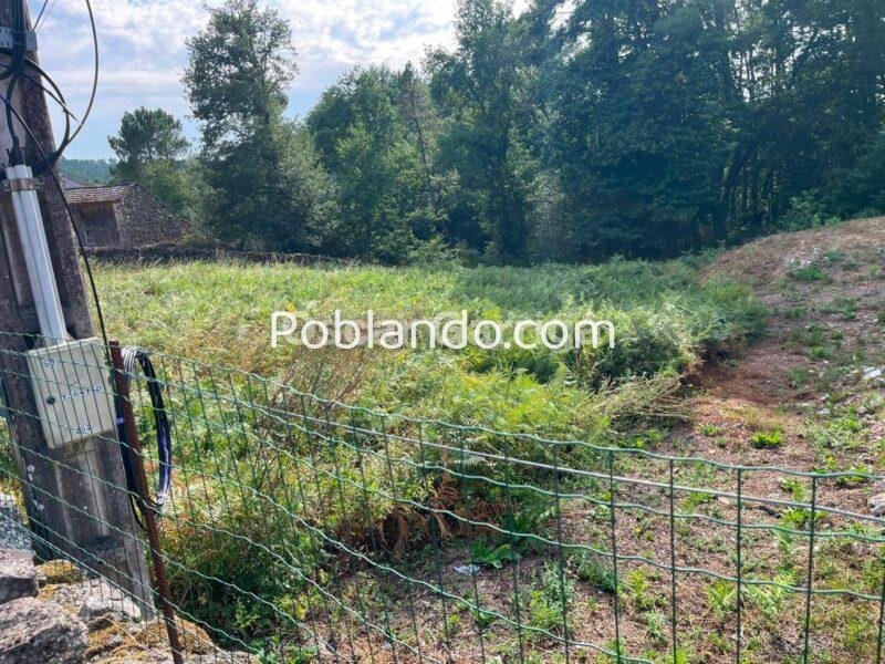 En Porto de Eguas (O Carballiño - Ourense) te presentamos esta vivienda de piedra tradicional para reforma integral, situada sobre una parcela de 1.700 m²