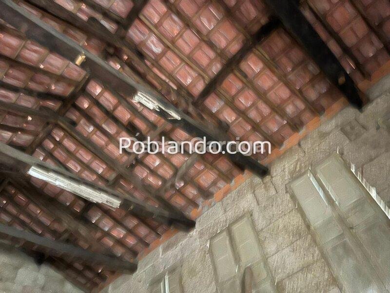 En Porto de Eguas (O Carballiño - Ourense) te presentamos esta vivienda de piedra tradicional para reforma integral, situada sobre una parcela de 1.700 m²