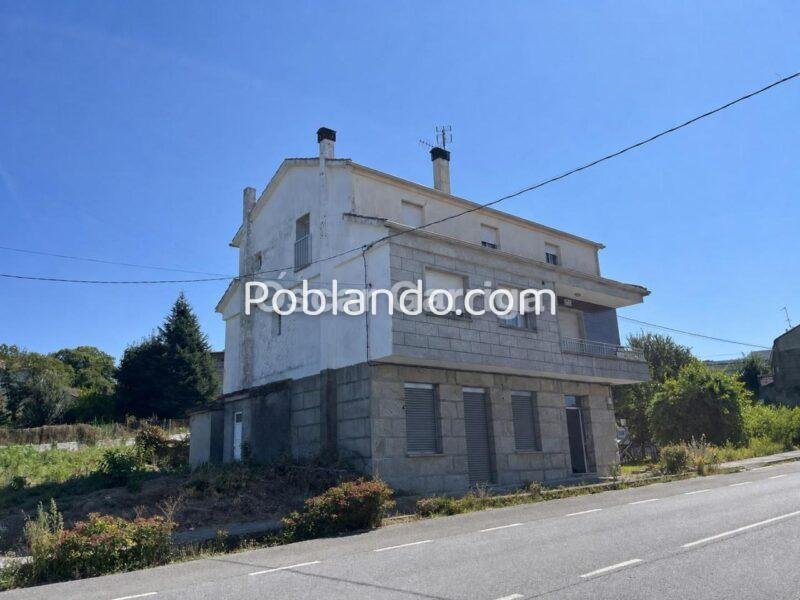 ¡NUEVA OPORTUNIDAD EN DACÓN, MASIDE, OURENSE! Amplia vivienda con múltiples posibilidades, situada a tan solo 2 minutos de O Carballiño.