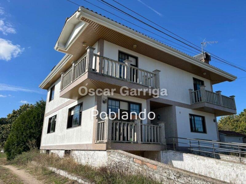 VIVIENDA INDEPENDIENTE TOTALMENTE AMUEBLADA DE 252 m2, CON FINCA DE 1350 m2 Y DOS DEPENDENCIAS AGRÍCOLAS DE 122m2 y 20 m2 RESPECTIVAMENTE. O BOLO, MASIDE, OURENSE, GALICIA (SPAIN)).