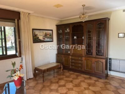 VIVIENDA INDEPENDIENTE TOTALMENTE AMUEBLADA DE 252 m2, CON FINCA DE 1350 m2 Y DOS DEPENDENCIAS AGRÍCOLAS DE 122m2 y 20 m2 RESPECTIVAMENTE. O BOLO, MASIDE, OURENSE, GALICIA (SPAIN)).