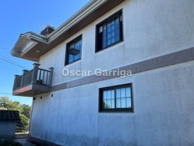 VIVIENDA INDEPENDIENTE TOTALMENTE AMUEBLADA DE 252 m2, CON FINCA DE 1350 m2 Y DOS DEPENDENCIAS AGRÍCOLAS DE 122m2 y 20 m2 RESPECTIVAMENTE. O BOLO, MASIDE, OURENSE, GALICIA (SPAIN)).