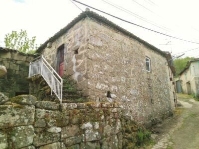 CASA TOTALMENTE REGISTRADA, ESCRITURADA Y CON AGUA GRATUITA