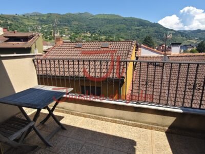 CASA CON TERRAZA Y VISTAS