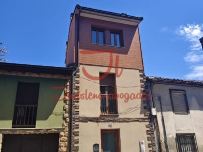 CASA CON TERRAZA Y VISTAS