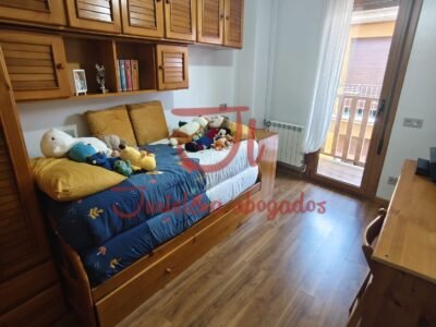 CASA CON TERRAZA Y VISTAS