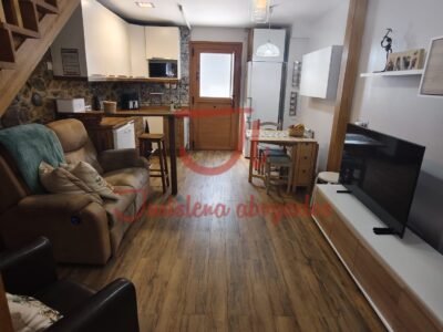 CASA CON TERRAZA Y VISTAS