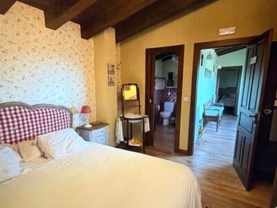 Casa Independiente de madera y piedra