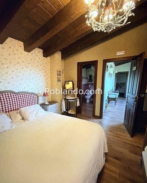 Casa Independiente de madera y piedra
