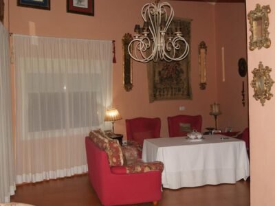 VIVIENDA DE 2 PLANTAS MAS SÓTANO DE 220 M2 Y 130 M2 DE GARAJE