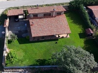 Casa Independiente de madera y piedra