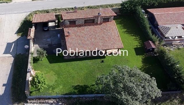Casa Independiente de madera y piedra