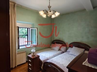 CASA CON JARDÍN Y GARAJE EN EL POBLADO MINERO DE BUSTIELLO (BIEN DE INTERÉS CULTURAL)