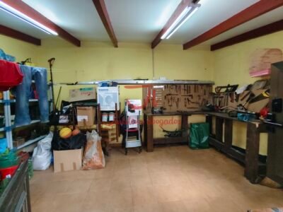 CASA CON JARDÍN Y GARAJE EN EL POBLADO MINERO DE BUSTIELLO (BIEN DE INTERÉS CULTURAL)