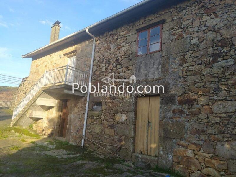 Casa rústica de piedra en Brión