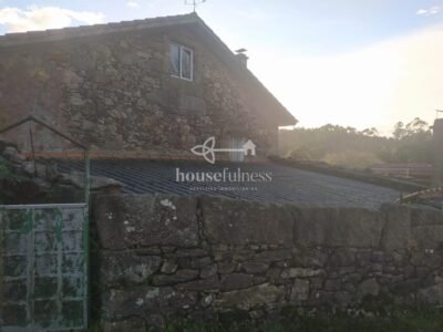 Casa rústica de piedra en Brión