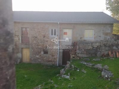 Casa rústica de piedra en Brión