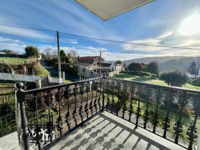 Casa con amplia finca en Miño